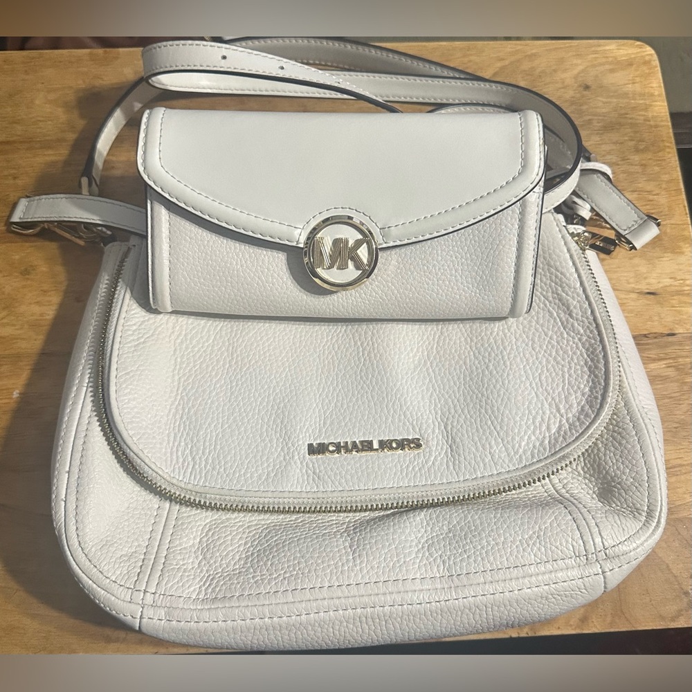 Michael Kors Medium Crossbody with a wallet